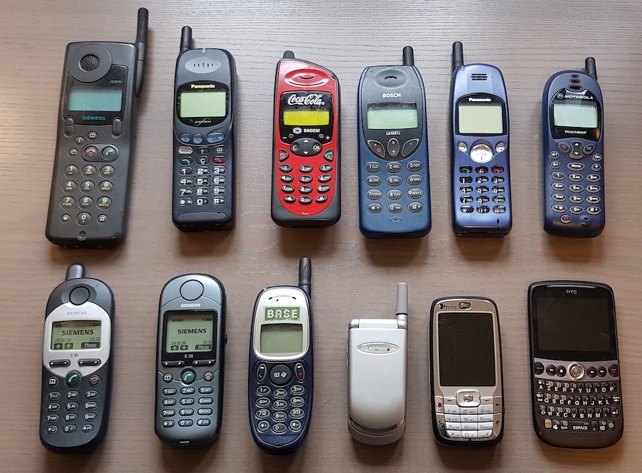 Мобильные 2000 годов. Сотовые Сименс 2000х. Сименс сотовый телефон 2000. Сотовый телефон Siemens 2000 года. Siemens 2000 годов.